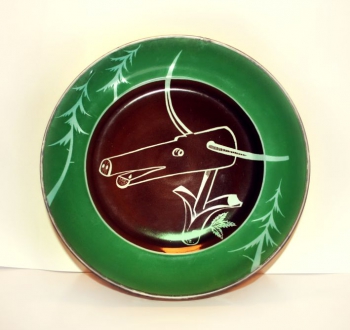 Mārtiņš Zaurs. Šķīvis "Dīvainā pagale". 1960. Porcelāns, virsglazūras apgleznojums. Dekoratīvās mākslas un dizaina muzeja kolekcija. Foto: Māris Kundziņš