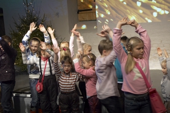 Spīķeru muzikālajā  darbnīcā bērni apgūs dejas soli