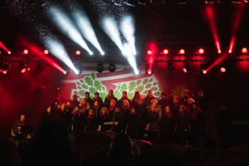 Latvijas valsts svētku koncerta un uguņošanas mirkļi notverti atskata video